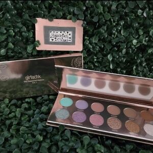 New Girlactik The Essential Palette Vol. 2 Eyeshadow Palette NIB